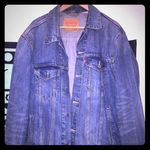 Levi jean jacket 🧥 xl (x-tra large) like new.